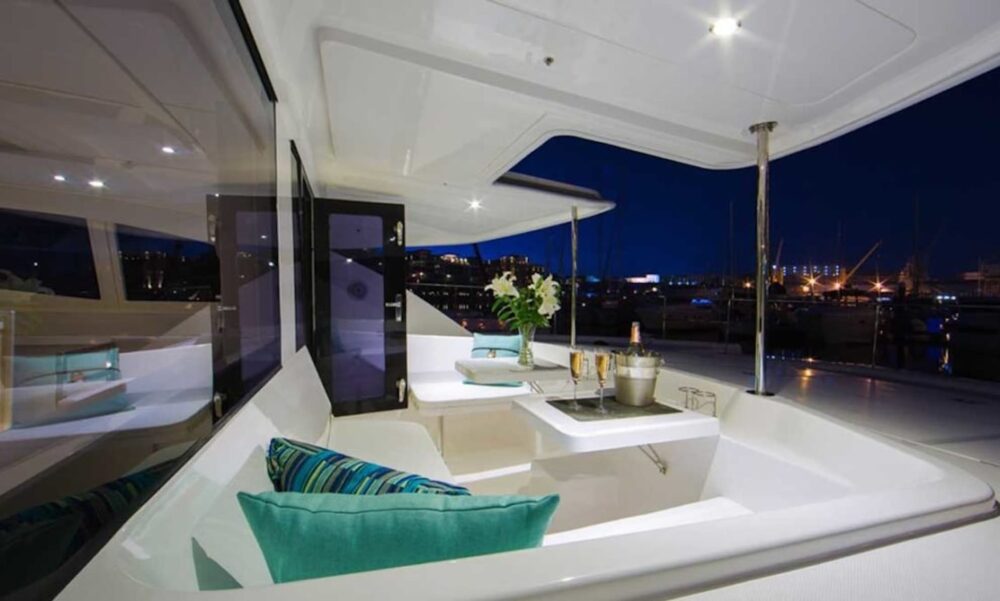 Charter 51' Power Catamaran in Phuket, Thailand - Imagen 14